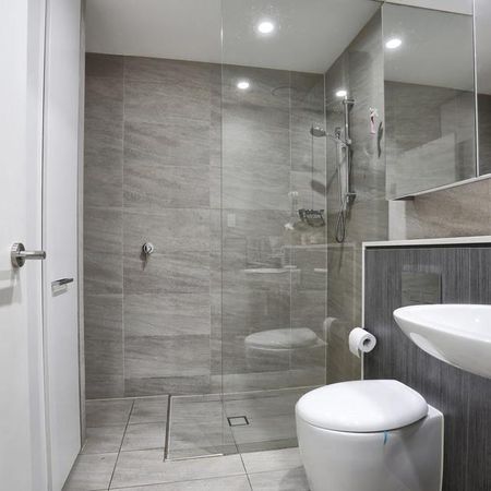 Modern 1-Bedroom Apartment for Rent in Waterloo - Photo 5