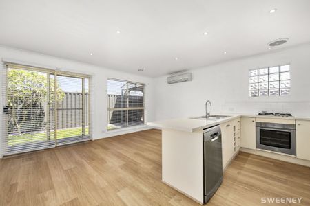 Light filled and spacious two bedroom unit in quiet location - Photo 4