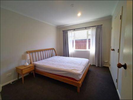 4 Bedrooms in great location - Photo 4