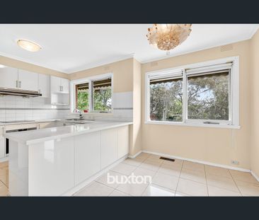 32 Yertchuk Avenue, Ashwood, Vic 3147 - Photo 5