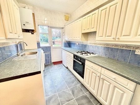 Hedgeley, Woodford Avenue, Redbridge IG4, Property for rent - Photo 3