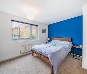 Larch Close, London SW12 - Photo 3