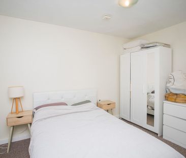 Low-maintenance, lock-and-leave lifestyle! - Photo 3