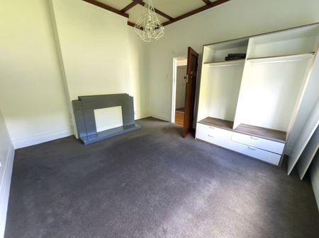 Modernized Homely Three Bedroom Home - Photo 3