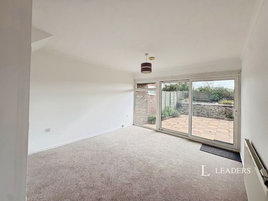 3 bedroom house to rent Silverdale Close, Bognor Regis, West Sussex, PO21 - Photo 1