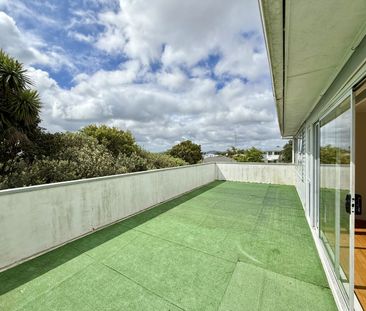 Spacious Family Home - Photo 6