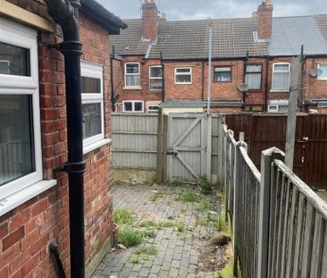 3 bedroom terraced house to rent - Photo 4