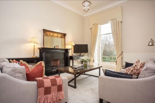 3 bedroom flat to rent - Photo 1