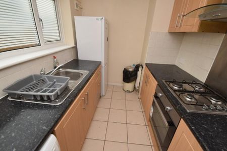 4 bedroom terraced house to rent - Photo 5