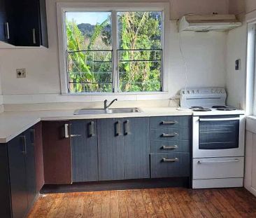 2 bedroom central with added storage rooms! - Photo 4