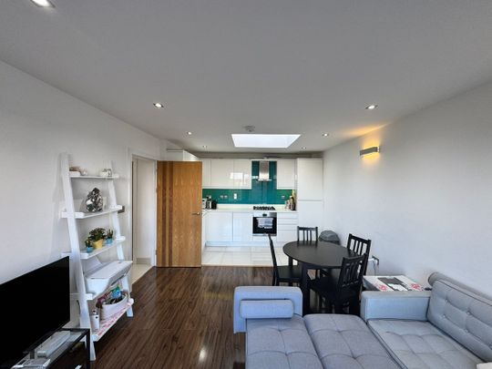 2 Bed Flat, Simko House, E3 - Photo 1