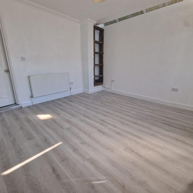 2 bedroom semi-detached house to rent - Photo 1