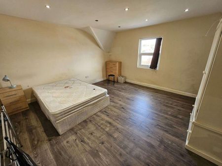 2 bedroom semi-detached house to rent - Photo 2