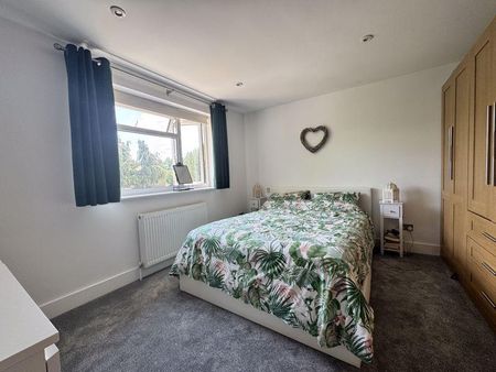 4 bedroom detached house to rent - Photo 3