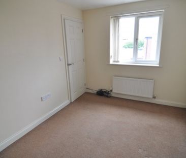 3 bed Town House - To Let - Photo 2