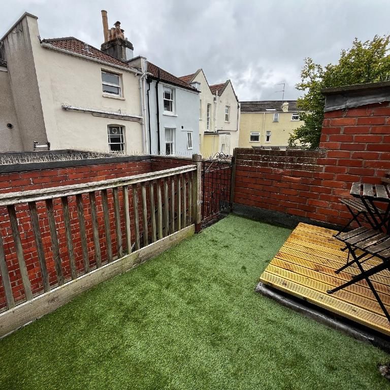 2 bedroom maisonette to rent - Photo 1