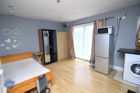 Northfield Road, Hounslow, TW5 - Photo 2