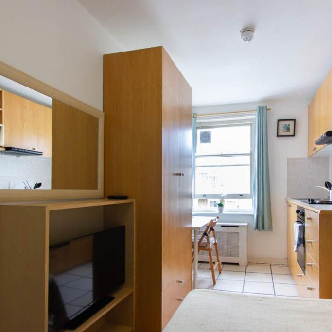 Flat 18 Penywern Road, Earls Court SW5 9SX - Photo 1