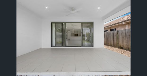 Modern living townhouse with close proximity to schools and public transport - Photo 1