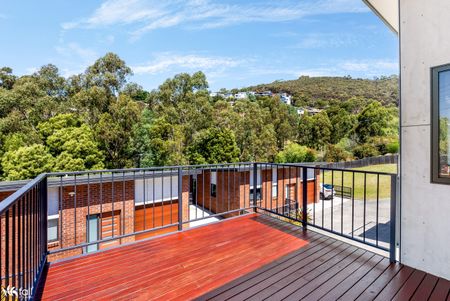 Modern Townhouse in Prime South Hobart Location - Photo 4