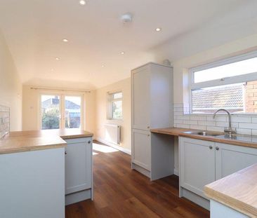 2 bedroom semi-detached bungalow to rent - Photo 5