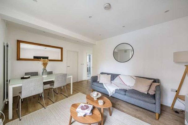 Barrow Hill Estate, London, NW8 - Photo 1