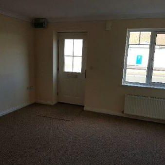 2 bedroom Terraced House To Let - Photo 1