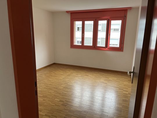 Spazioso 3.5 locali luminoso in posizione centrale a Faido - Photo 1