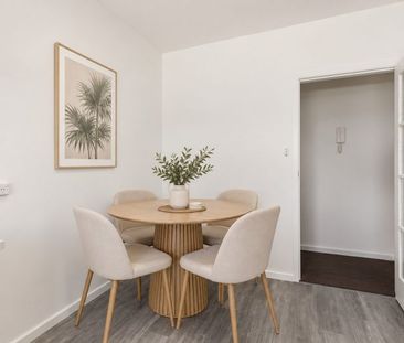 Stylish Renovated Living in Prime Ormond Location - Photo 2
