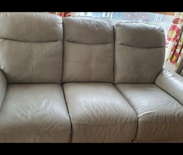 2 Bed Flat, Honister, RG1 - Photo 2