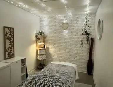 Fully Equipped Studio Share in the heart of the Beltline | 210 - 927 10 Avenue Southwest, Calgary - Photo 1