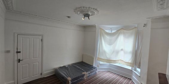 Room in a Shared House, Birchanger Road, SE25 - Photo 3