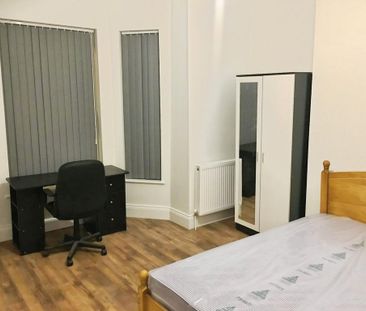 7 bedroom semi-detached house to rent - Photo 4