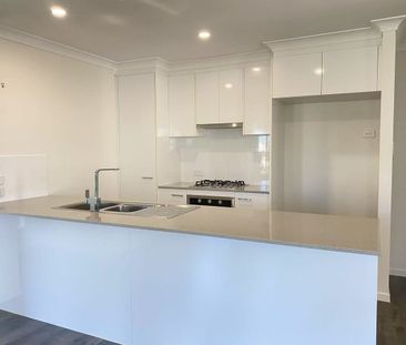 Modern 4-Bedroom Family Home in the Heart of Pimpama - Photo 4