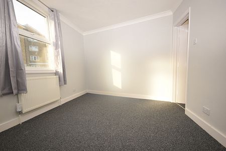 2 bedroom ground maisonette to rent - Photo 3