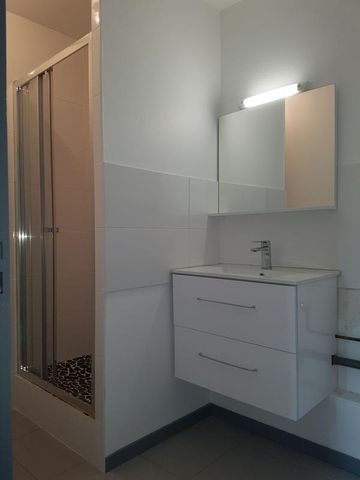 Location Appartement 2 pièces 40m² AIRE SUR L ADOUR 40800 - Photo 4
