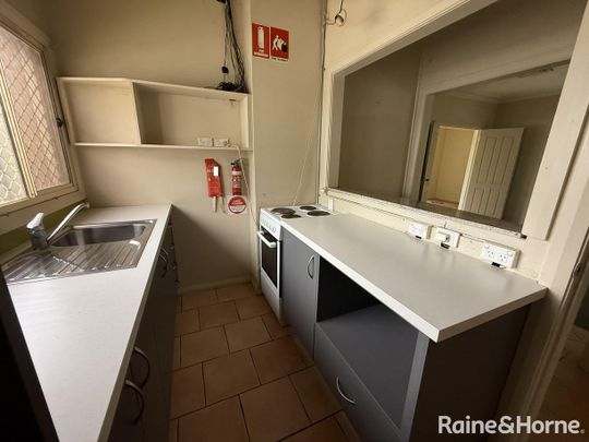 Residential Accommodation with a Flexible Floor Plan - Suit Mining Contractors or Group Accommodation - Photo 1