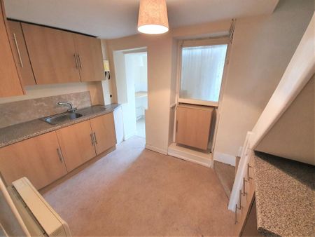 2 bedroom terraced house to rent - Photo 4