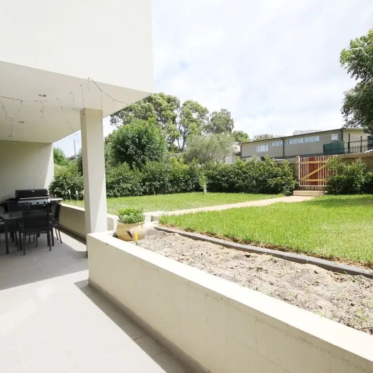 “VILLA STYLE APARTMENT WITH COURTYARD!!!” - Photo 1