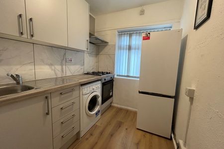 Minford Gardens, LONDON - Photo 2