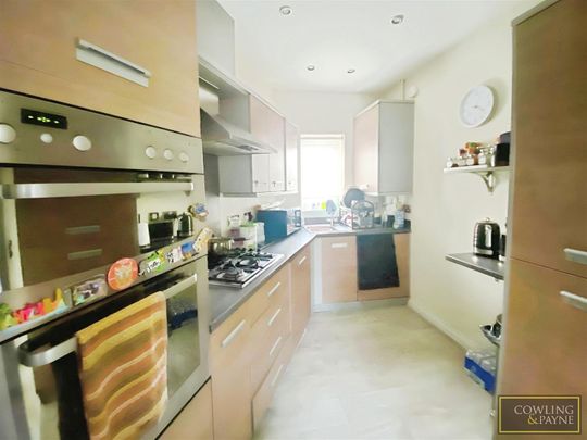 The Nave, Laindon, Basildon - Photo 1