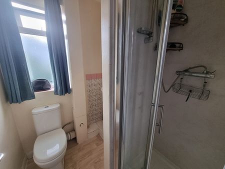 Bedsit, Broxholm Road, SE27 - Photo 2