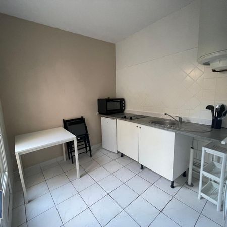 Location Appartement 1 pièce 25m² BORDEAUX 33000 - Photo 3