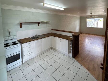 2/20 Stephanie St, Rasmussen - Photo 2