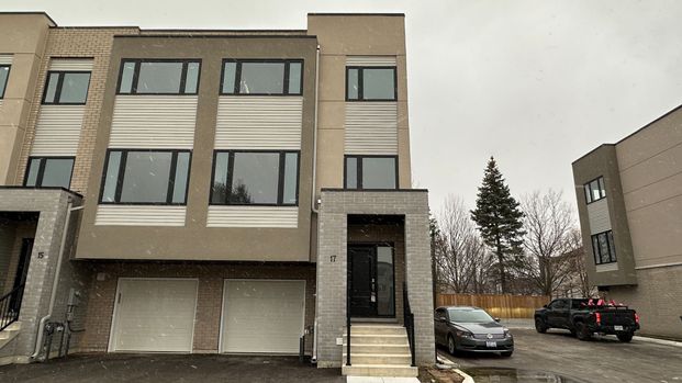 For Lease - 17 Carl Hill Lane, Richmond Hill, Ontario - Photo 1