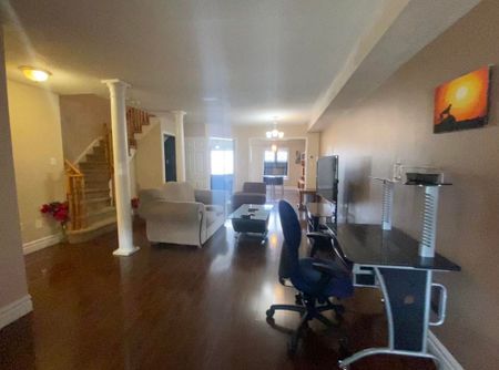Brampton 4 bed-3 parking - Photo 5