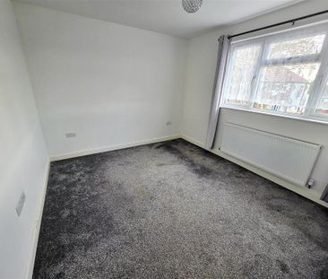 2 bedroom semi-detached house to rent - Photo 6