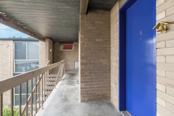 Stylish, Newly Updated Apartment Close to the Heart of Geelong - Photo 1