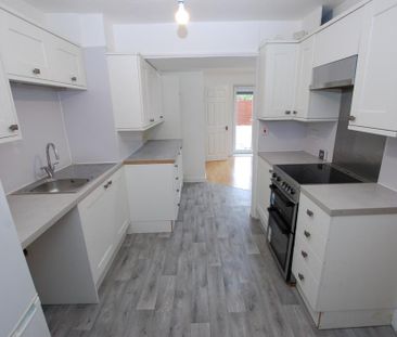 3 bedroom terraced house to rent - Photo 4