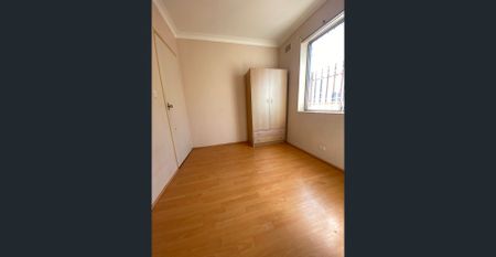 2 BEDROOM UNIT ON FIRST FLOOR, ALL TIMBER FLOORING THROUGHOUT, APPROX 15 MINUS WALK TO STATION AUBURN - Photo 3